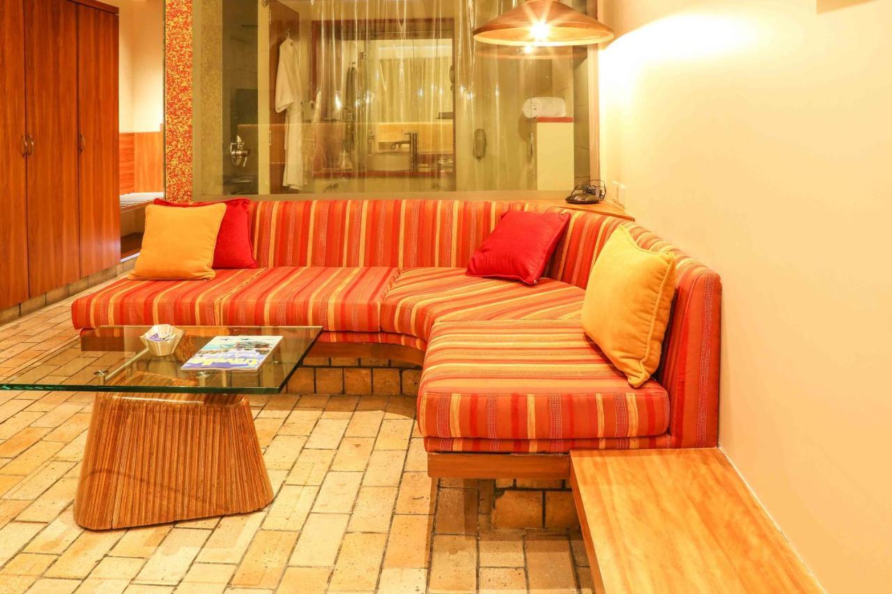 Waterstones Hotel Bombay Esterno foto