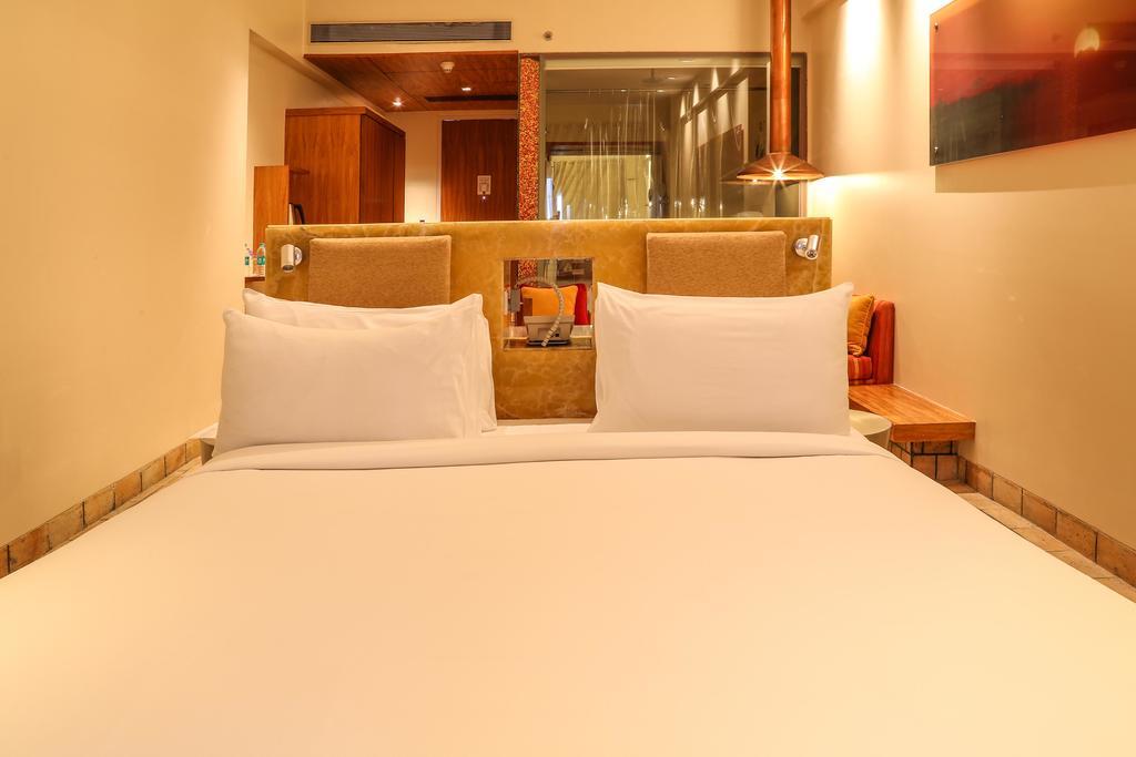 Waterstones Hotel Bombay Esterno foto
