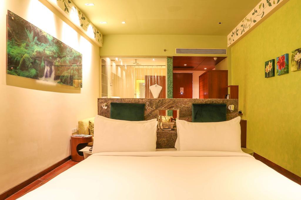 Waterstones Hotel Bombay Esterno foto