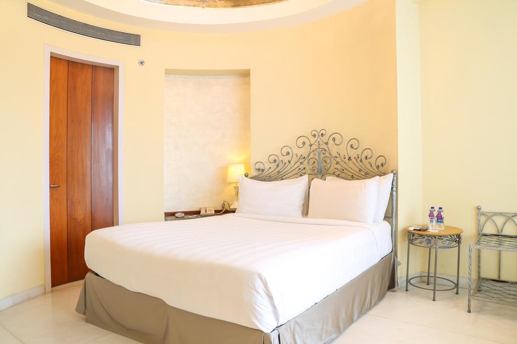 Waterstones Hotel Bombay Esterno foto